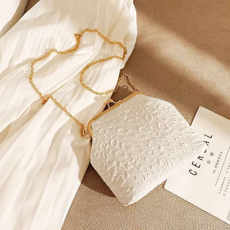Cheongsam Clutch 2023 Shell Pearl Handbag Mini Chain Crossbody Shoulder Mobile Phone Bag Versatile Cosmetic Purse For Women