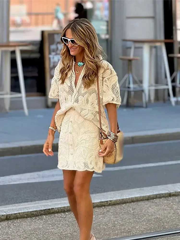 BWQ Womens Hollow Knitted Skiing Two Piece Set Loose V-neck Short Sve Single Chest Top Set Summer Office Street ClothingXJ250414