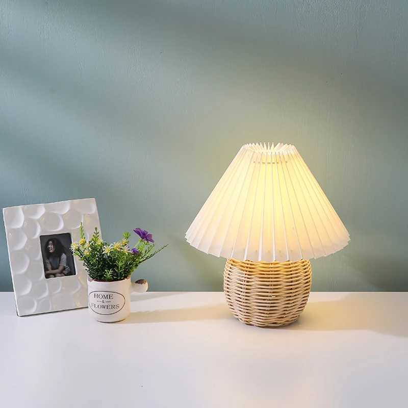 LED Fabric Pleated Lampshade Light Retro Rattan Strip USB PLUG Bedroom Bedside Lamp Desk Lamp Indoor Home Decoration Lighting M251114