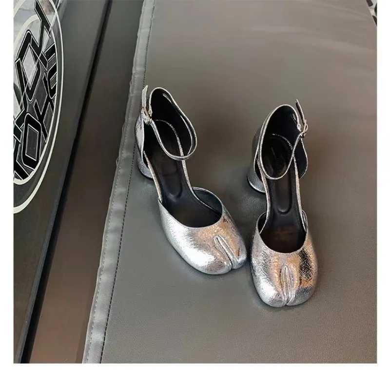 Fashion Tabi Ninja Shoes WomenRound Split Toe Shallow Thick Heel Sandals Single Mid Heel Mary Janes Shoes Female Pumps Z250520
