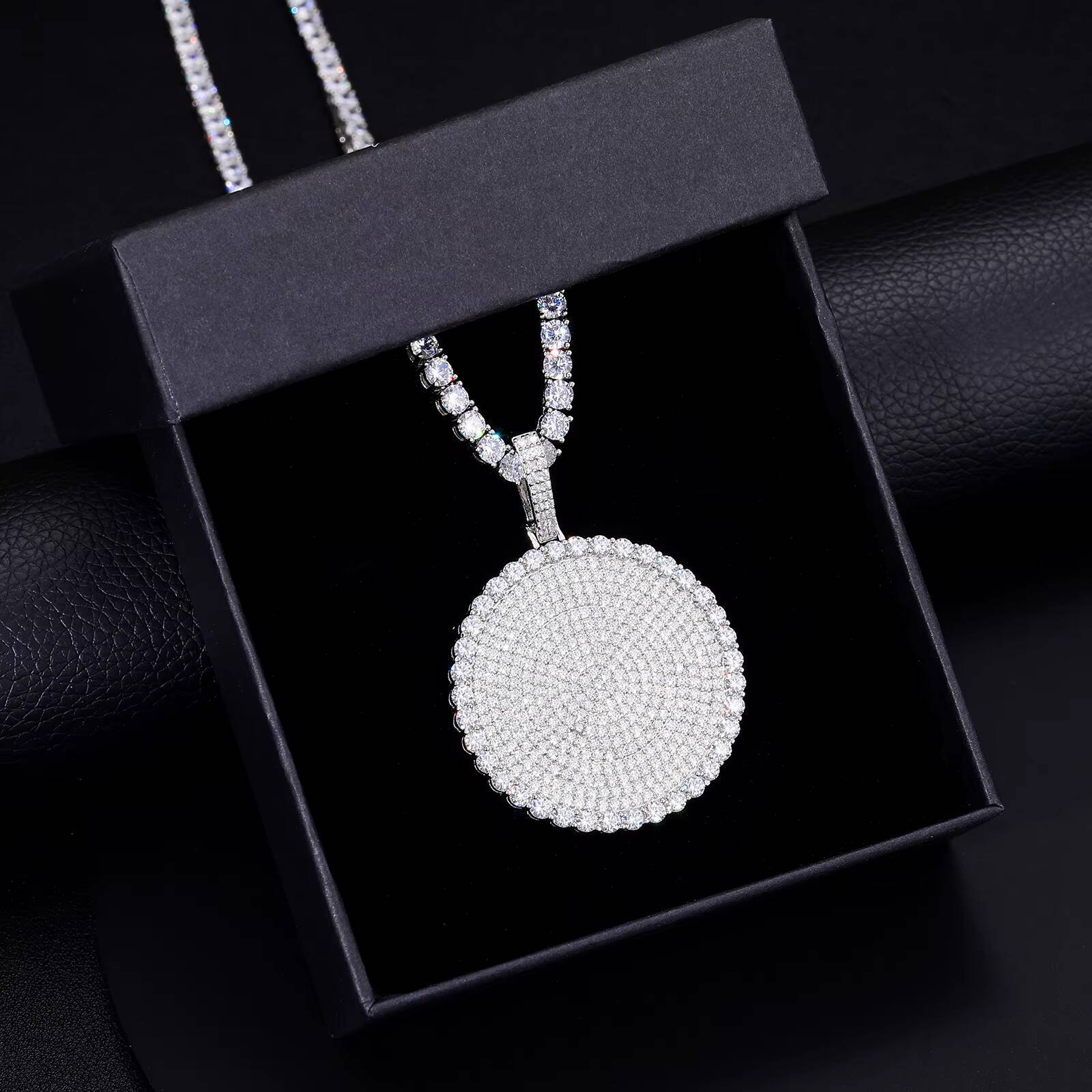 Iced Out Men Bling Tag Charm Pendant Pass Diamond Tester VVS Moissanite Diamond 925 Silver Hip Hop Custom Disc Pendant