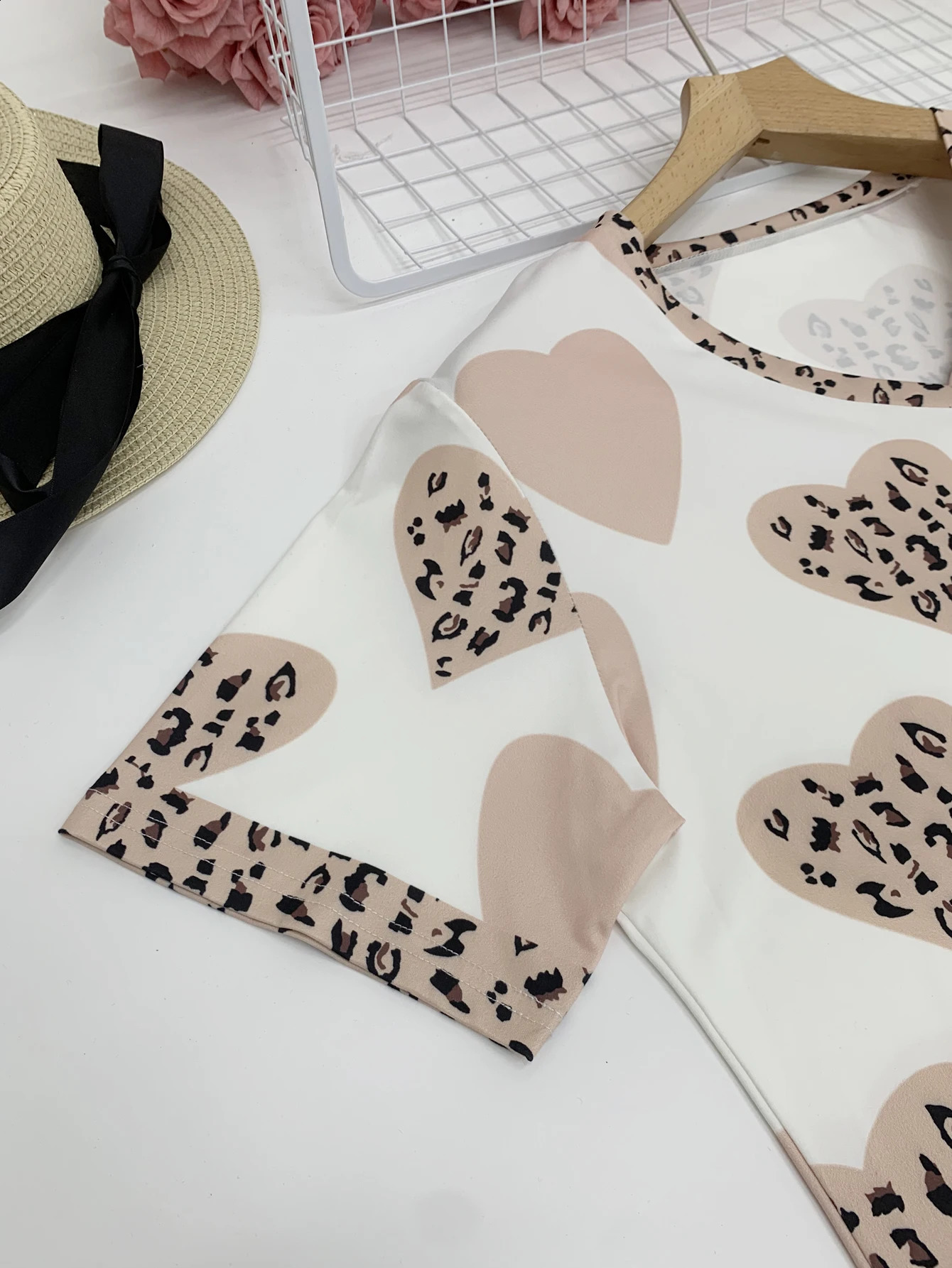 Plus size womens V-neck heart-shaped and leopard print T-shirt - suitable for machine washable spring and summer casual clothing 250410