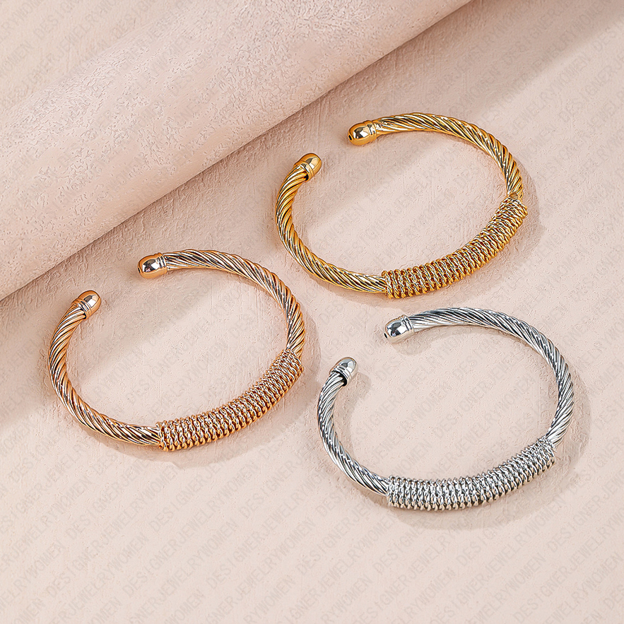 Designer Bracelet for Women Three Piece Luxury Gold Bracelets Vintage Open Bangle Set Retro Elegant Bangles Luxury Jewlery Designer for Women Timeless