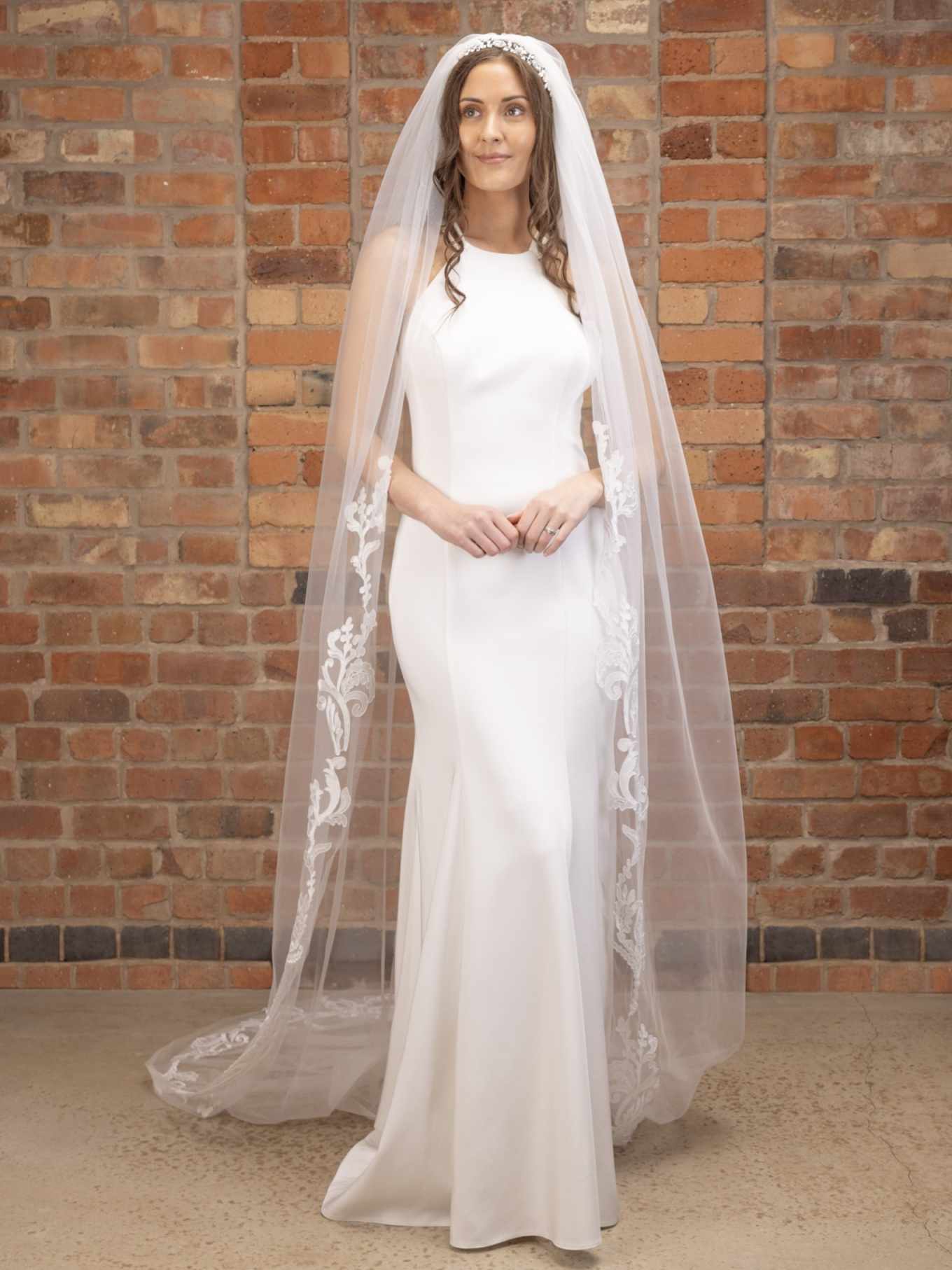 Applique Wedding Veils 3M Tulle One Layer Headdress Cathedral Length Bridal Wedding Accessories Customized Long Veil With Comb V3019