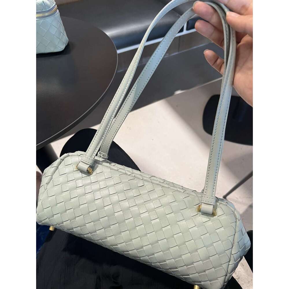 Women's Bags New Woven Stick Underarm Made of High Quality Genuine Leather Summer Sheepskin Shoulder Bag, Fashionable and Versatile Pillow Bag