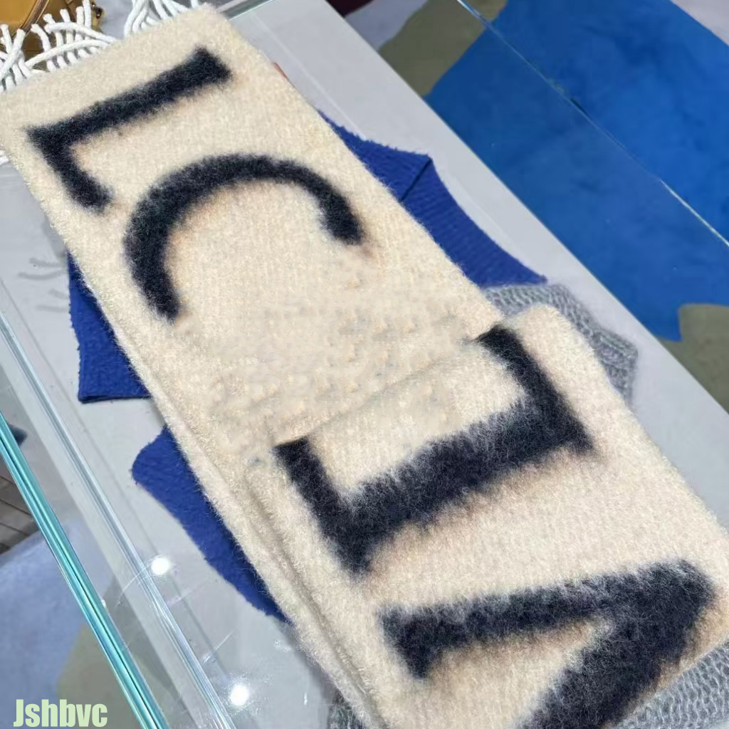 Scarf designer scarf letter scarf women's and men's christmas gift style design fashion leisure scarf warm and comfortable solid color simple new autumn and winter