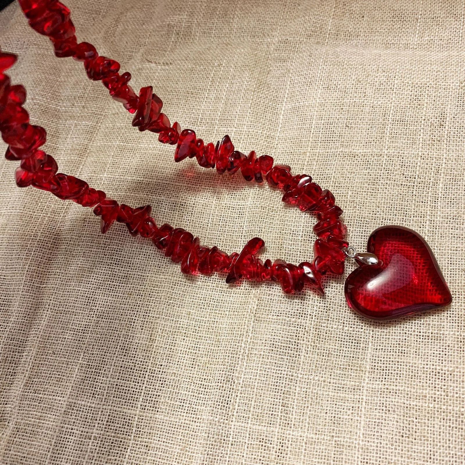Vintage large heart-shaped pendant necklace suitable for women red crystal beads sweater chain aesthetic jewelry 250408