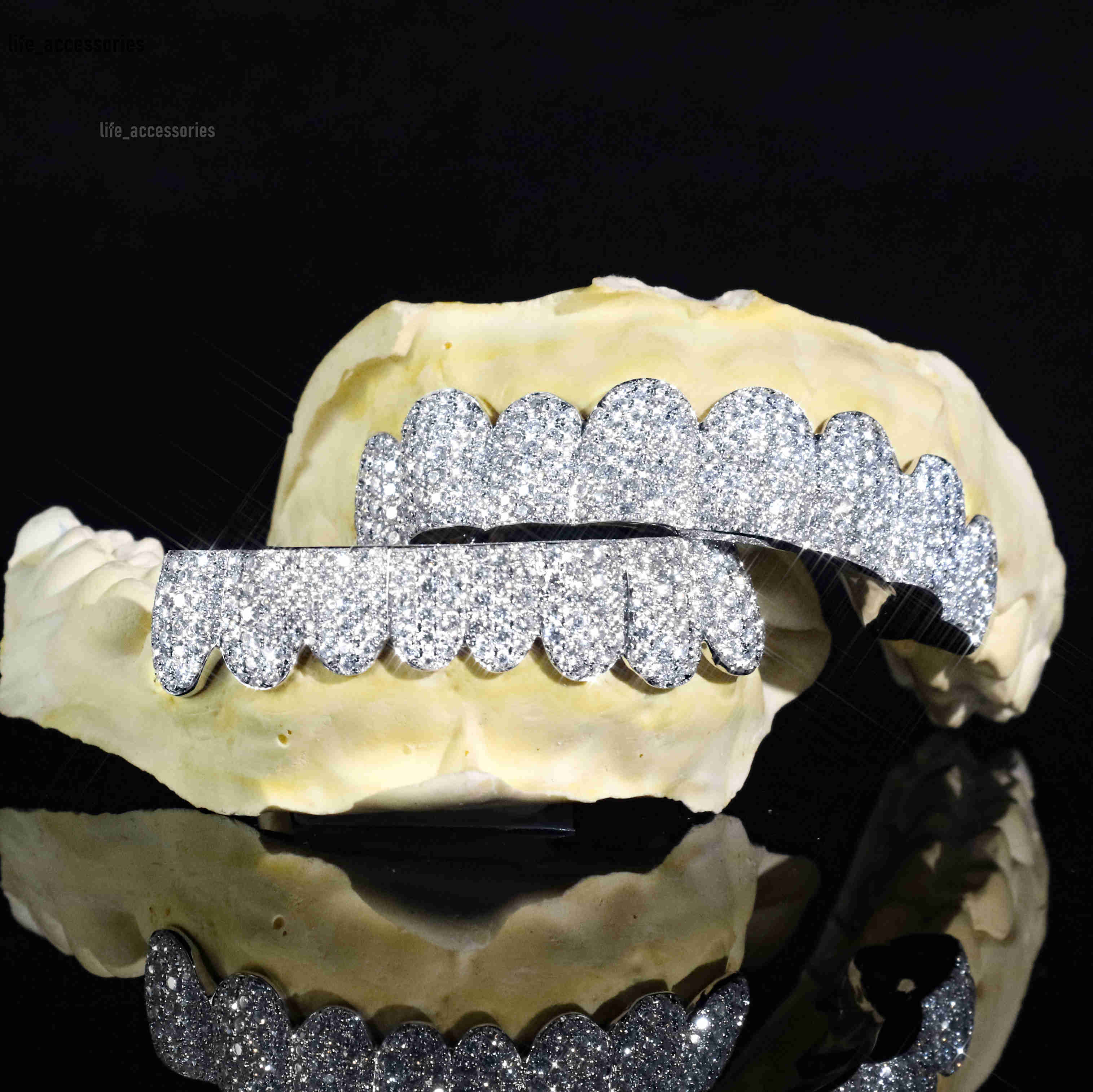 Iced Out Hip Hop Grillz Diamond Teeth GRA Certificate 925 Sliver Custom Moissanite Grillz