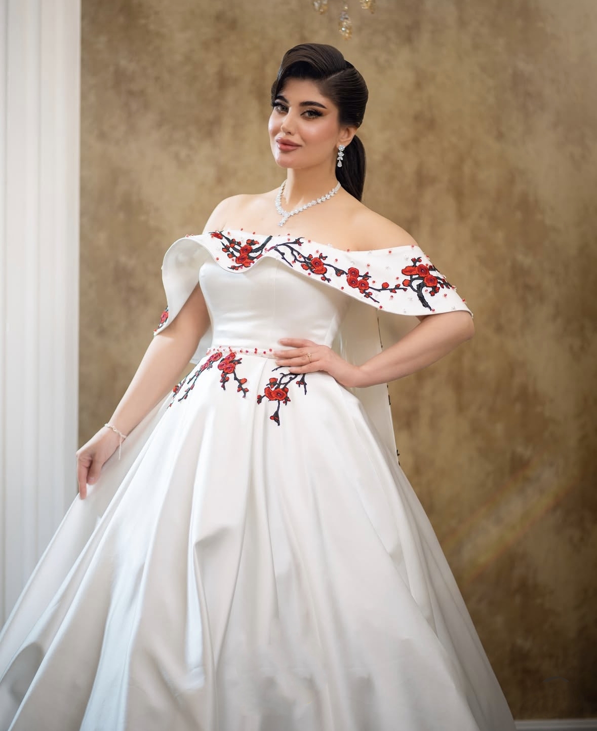 Chic Embroidery Wedding Dresses Off Shoulder Satin Long White and Red Plus Size Bridal Gown Beading Chapel Vestido De Novia 2025