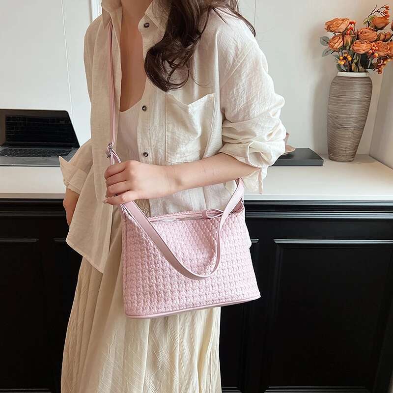 2024 New Fashionable Stylish Soft Leather Large Capacity Woven Pillow Bag For Work And Commuting, Versatile Single Shoulder