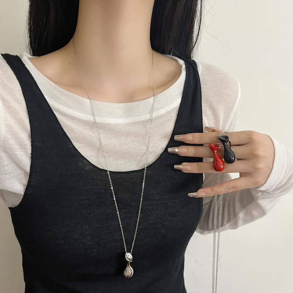 Womens pendant necklace cool style long hair chain womens accessories 250408