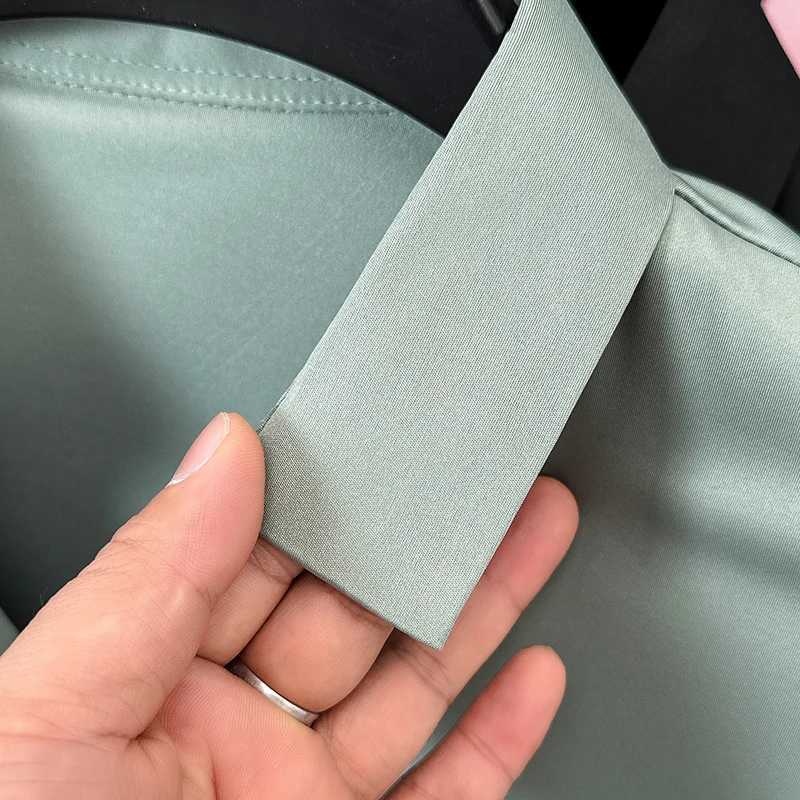 High quality summer new business hot stamping mens short sleeved long sleeved polo shirt with a stylish casual collar and luxurious cut collar W250414