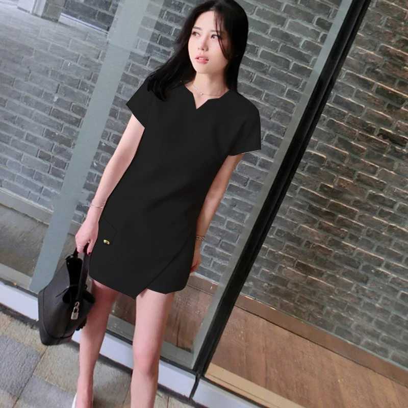 Womens fashionable white and black split style shirt and shorts summer casual womens office work clothes two-piece setXJ250414