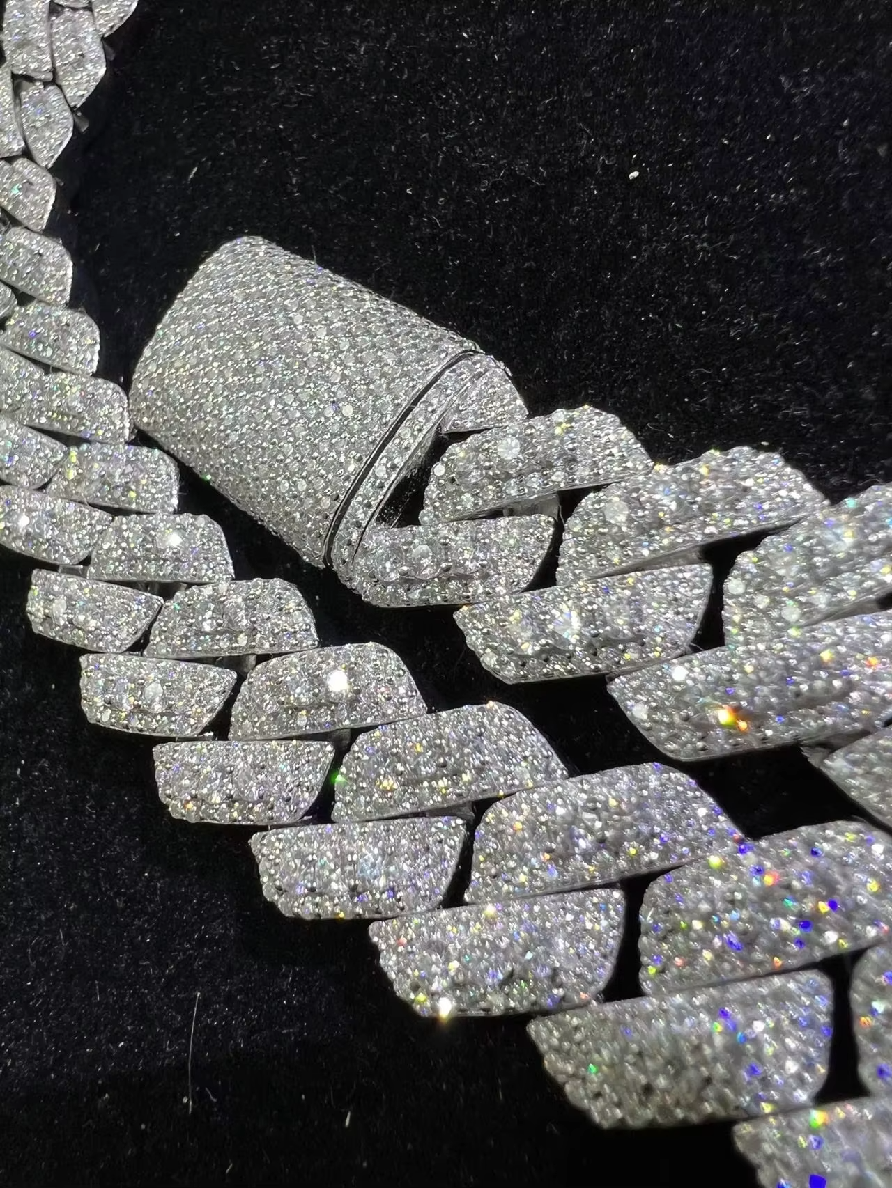 Manufacturer Direct Sales High Quality 18mm Cuban Chain Necklace for Women Moissanite Jewelry