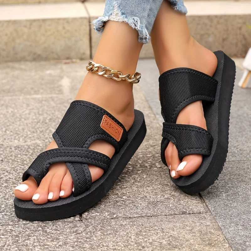 Womens sliders 2025 trend flat thong sandals fashion outdoor beach sandals summer new platform casual sliders womens sliders W250414