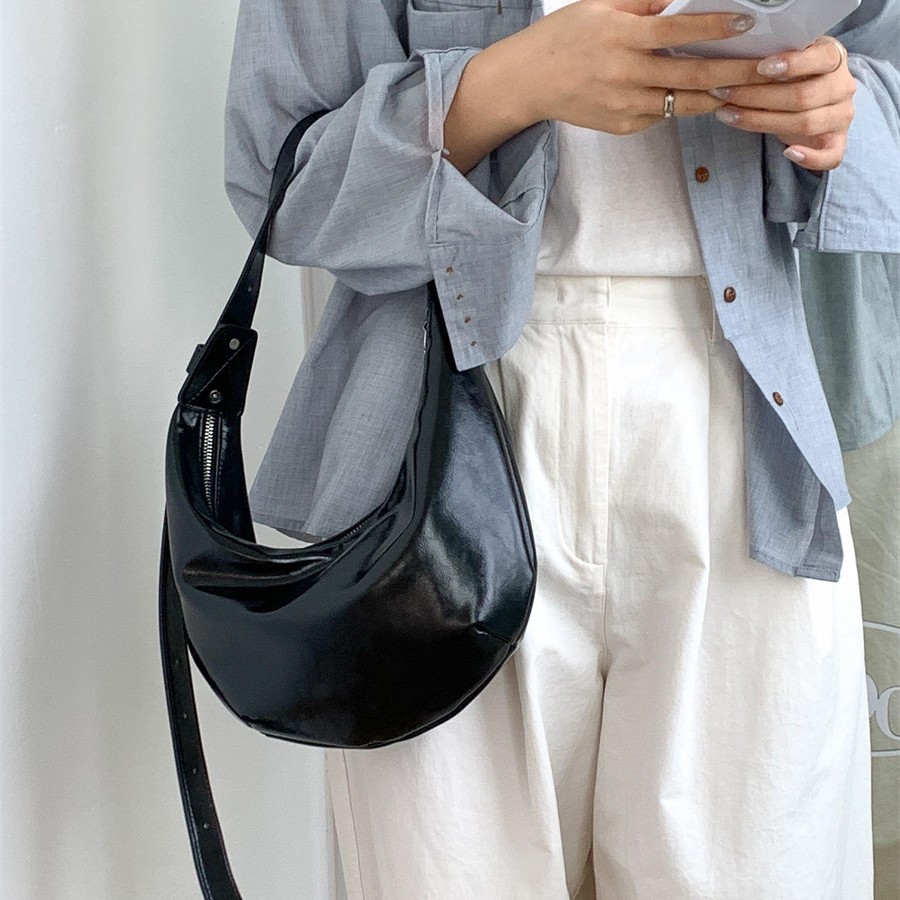 Chic Simple Shoulder Messenger Bag for Women - Soft Leather Dumpling-Style Armpit Carryall