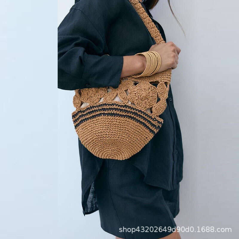 Handmade Beach Bag Hollow Flower Single Shoulder New High-End Grass Woven Beach Vacation Bag, Versatile Women's Bag Kq2