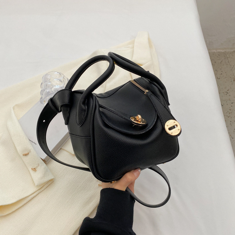 2025 Popular niche handbags. 2023 new style women's bags Summer all-match ins cross body bag and hand-held bucket bag new design
