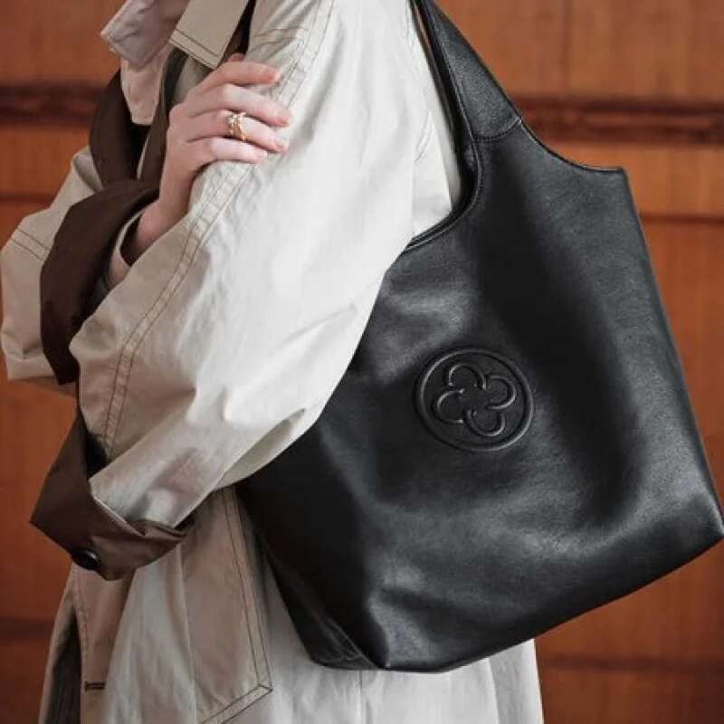 New Vintage Vegetable Tanned Vest Tote Women Commuting Niche Large Capacity Shoulder Underarm Bucket Bag