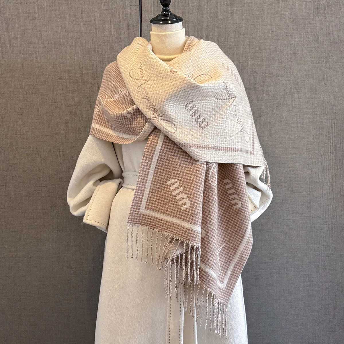 Luxury New Fashion Winter Warm Women Scarf Luxury Faux Cashmere Shawl Warm Letter Jacquard Wrap Neck Accessory Hijabs Designer Scarves Y251114