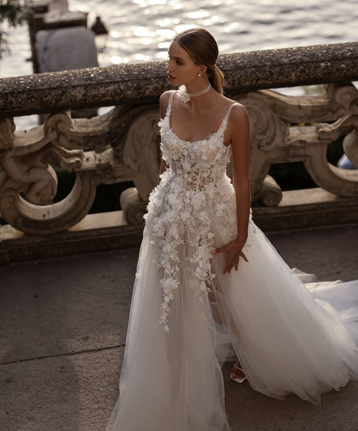 Spaghetti Straps Beach Wedding Dresses 3D Floral Lace Appliques Side Slit Sexy Long Ivory Tulle Bridal Gown Backless Boho Bride Dress 2025 Customized 