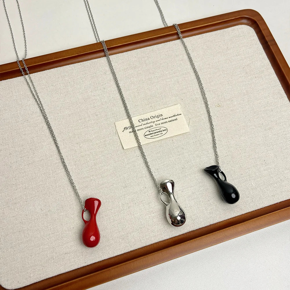 Womens pendant necklace cool style long hair chain womens accessories 250408