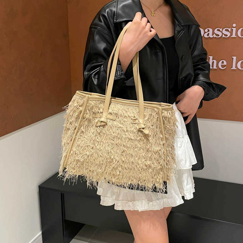 Trendy Tassel Bag for Women Large Capacity Ladies Shoulder Bag Fashionable Commuter Bag Trendy Student Bag Tote Bag H251114