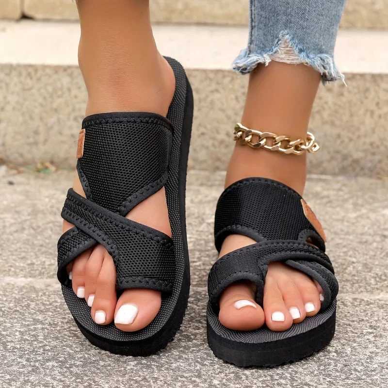 Womens sliders 2025 trend flat thong sandals fashion outdoor beach sandals summer new platform casual sliders womens sliders W250414