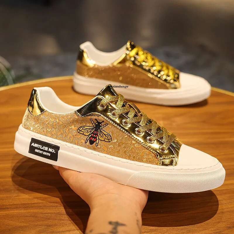 2025 New Designer Brand Plate Summer Bee White Men's Casual High-end Feeg Shiny Surface Fashion Shoes
