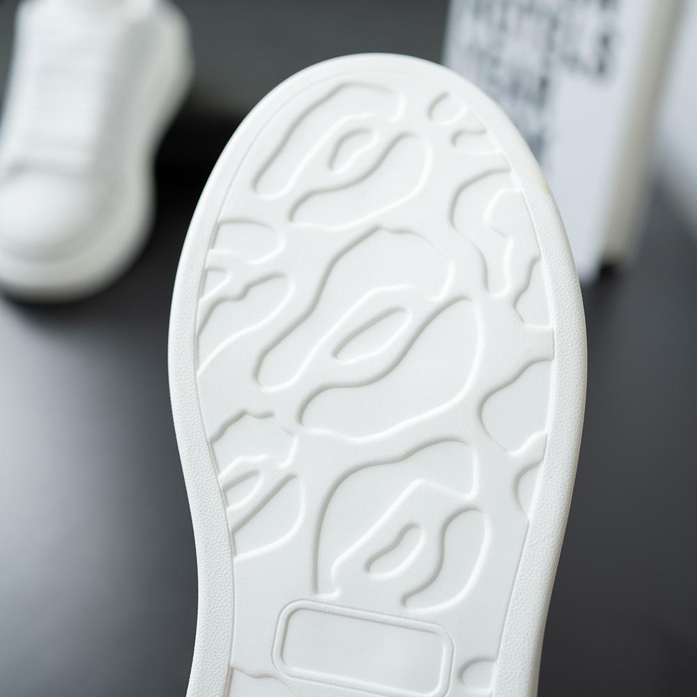 Free shipping Men and women 2025 summer new couple small fashion board Black casual leather white soft soled air cushion shoes