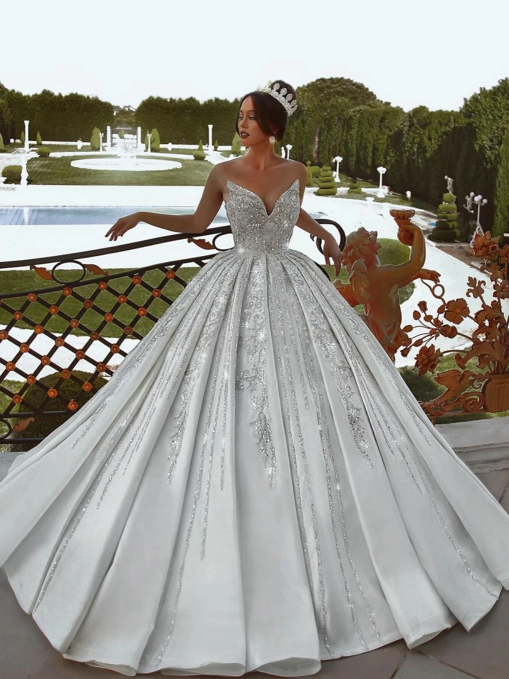 Gorgeous Ball Gown Wedding Dress Sweetheart Neck Sleeveless Bridal Gowns Sequins Lace Sweep Train Dresses Custom Made vestidos de novia