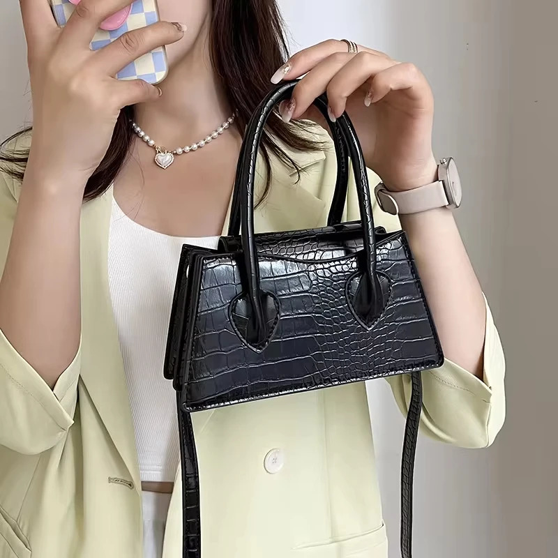 Fashion Pink Small Square Womens Clutch Wallet Handbag Simple Womens Messenger Bag Solid Color Womens Shoulder Cross Bag 250411