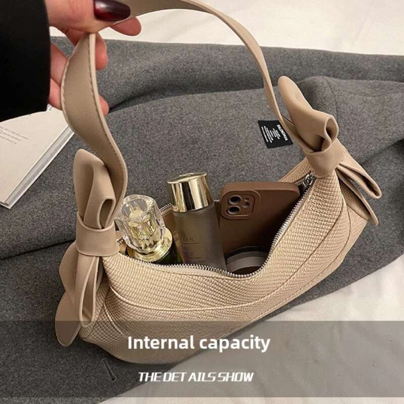 Korean Version Of Niche Women's New Stylish And Versatile Casual Handbag Highend Feeg Armpit Shoulder Bag