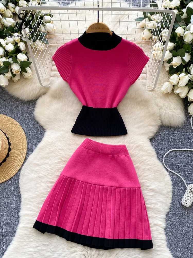 SINGREENY Streetwear Knitted Beach Set O-neck Short Sves Elastic Slim Top+Short A-line Skiing Hotweek Casual Two Piece SetXJ250414