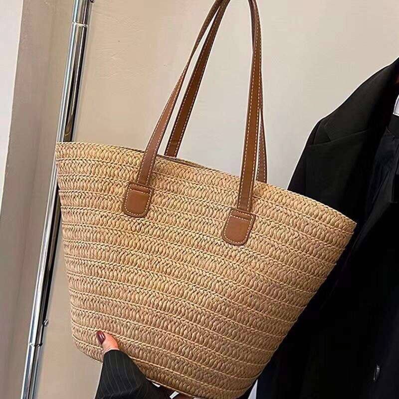 Handmade Beach Bag New Women's One Shoulder Large Capacity Seaside Vacation Style Versatile Commuter Tote Simple Straw Woven Bag Kq2