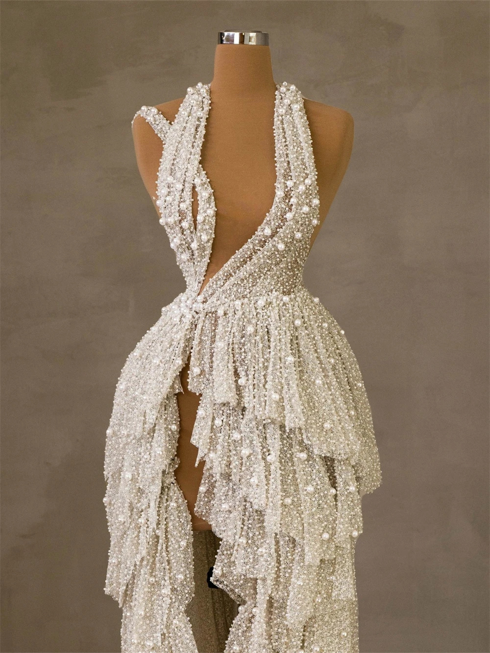 Luxurious Pearls Wedding Dress Customized Sleeveless Halter Neck Bridal Dresses Side Slit Up Vestidos De Novia