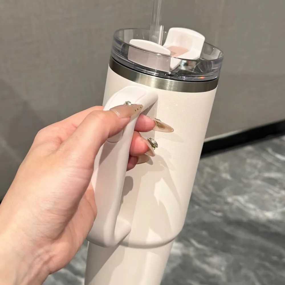 2025 New Handle Straw Lid Stainless Steel 40oz Vacuum Insulated Car Mug Double Wall Thermal Iced Travel Cup coffee mug C251114