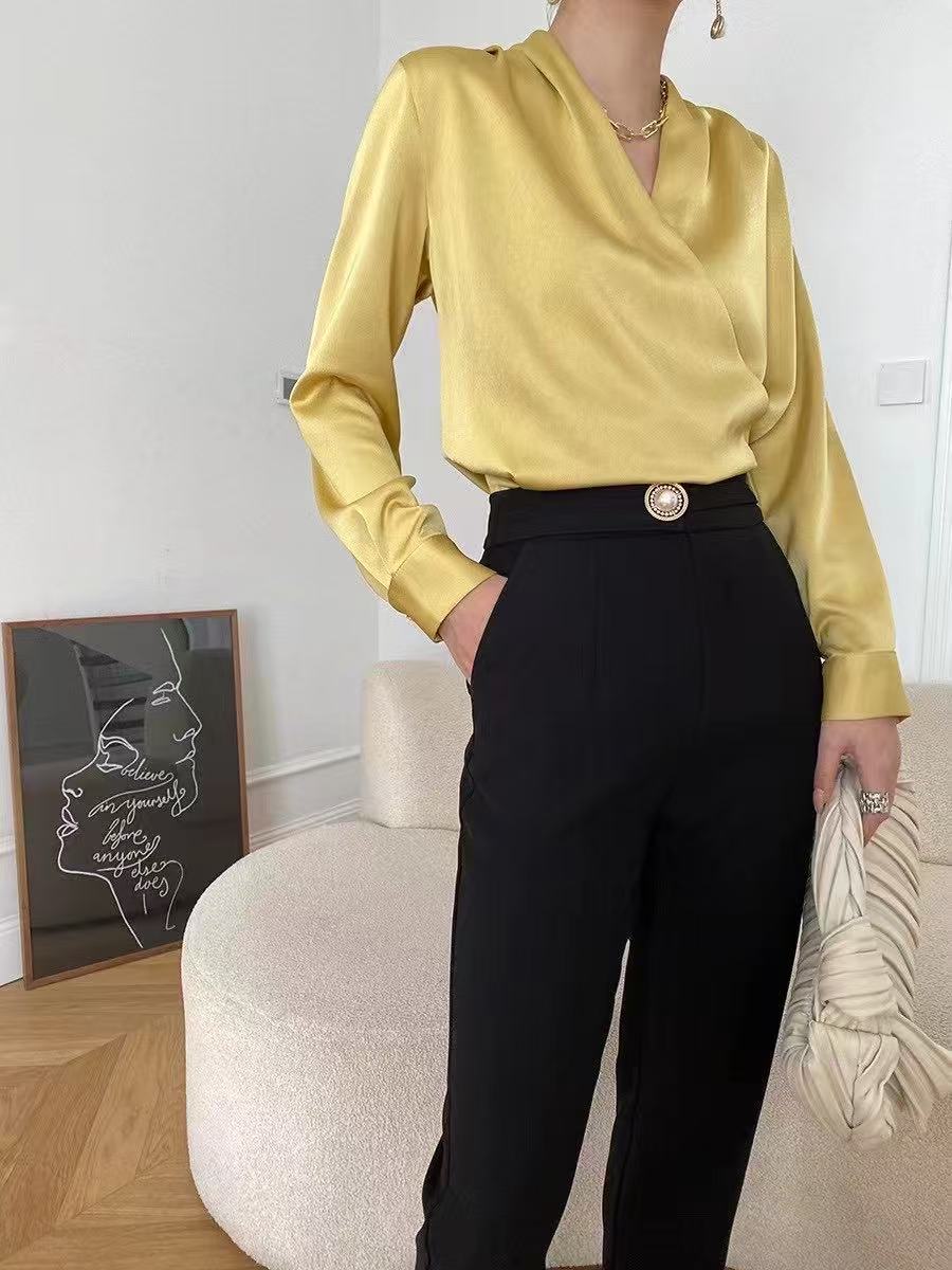 Artificial Silk Women's Short-Sleeved Shirt for Sophisticated Style