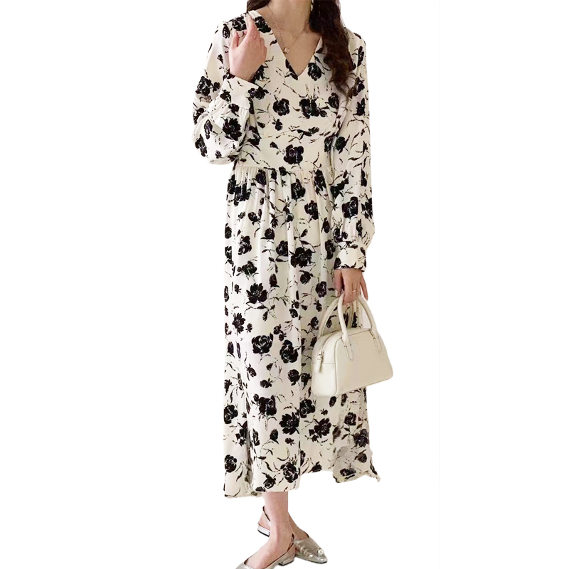 Stylish Women's Casual Dress Featuring Luxurious Velvet Satin Material