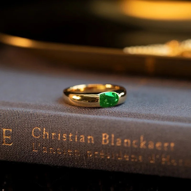 Retro simple ruby emerald mens and womens same fashion jewelry personalized gold glossy ring 251103
