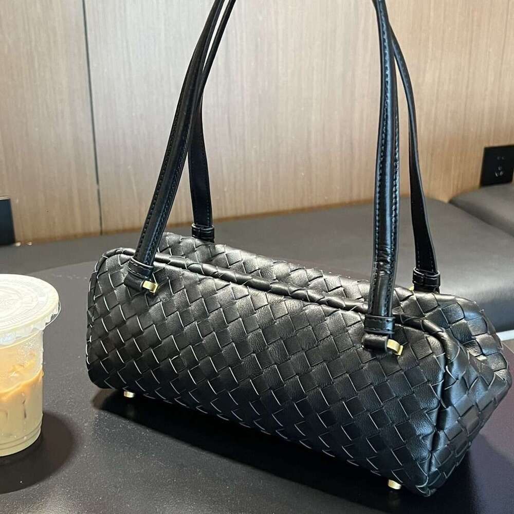 Women's Bags New Woven Stick Underarm Made of High Quality Genuine Leather Summer Sheepskin Shoulder Bag, Fashionable and Versatile Pillow Bag