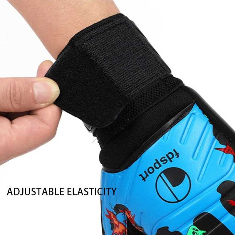 Childs Soccer Goalkeeper Gloves Adults Football Goalkeeper Gloves Latex Thickening Glove with Finger Protector Size 5/6/7/8/9/10 W251114