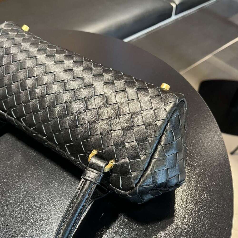 Women's Bags New Woven Stick Underarm Made of High Quality Genuine Leather Summer Sheepskin Shoulder Bag, Fashionable and Versatile Pillow Bag