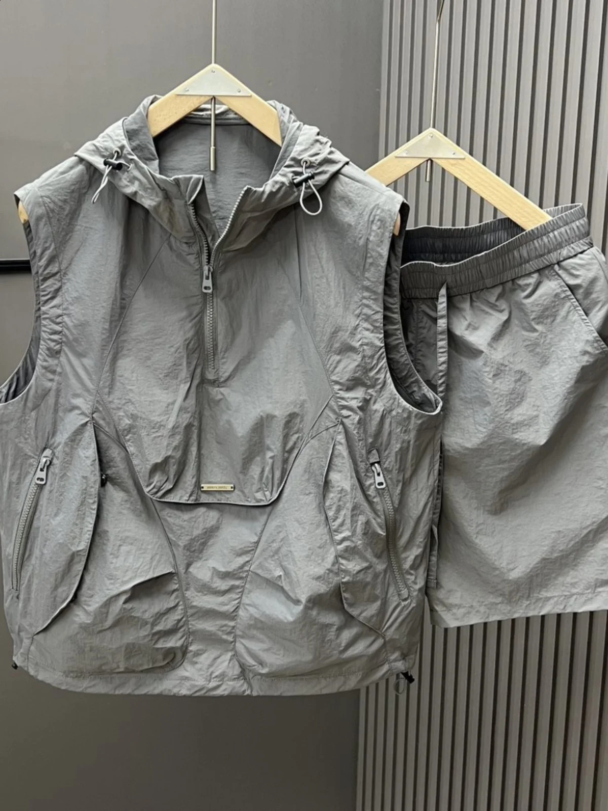 Casual Hooded Sleeveless Suit Mens Summer Workwear Thin Loose Fashion Couple Sleeveless Waistcoat Shorts Two-Piece Set 250411