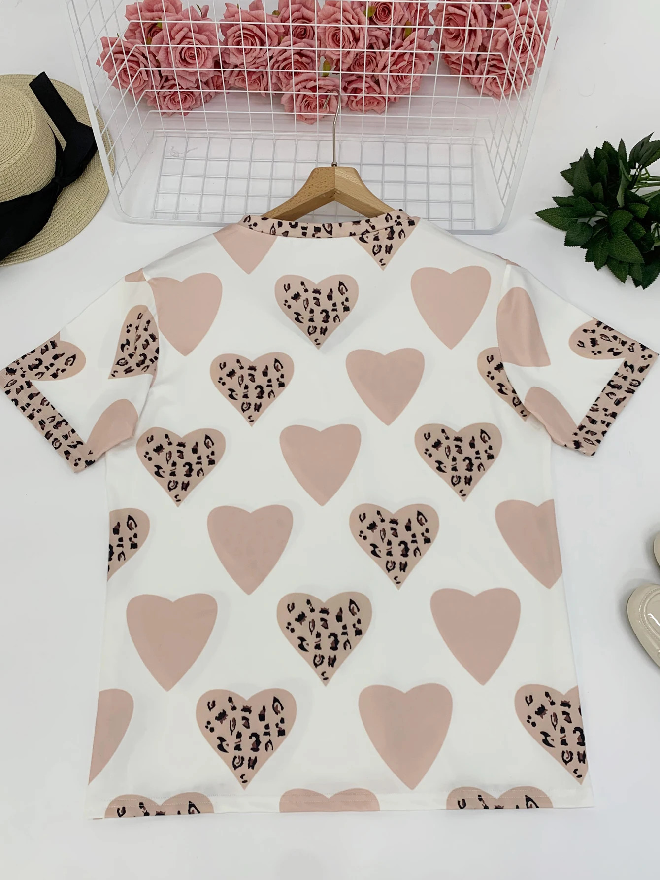 Plus size womens V-neck heart-shaped and leopard print T-shirt - suitable for machine washable spring and summer casual clothing 250410