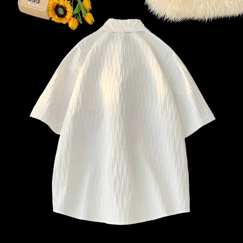 Classic solid color half sleeve unisex short sleeved top loose fit suitable for summer casual shirt breathable and comfortable jacket W250414