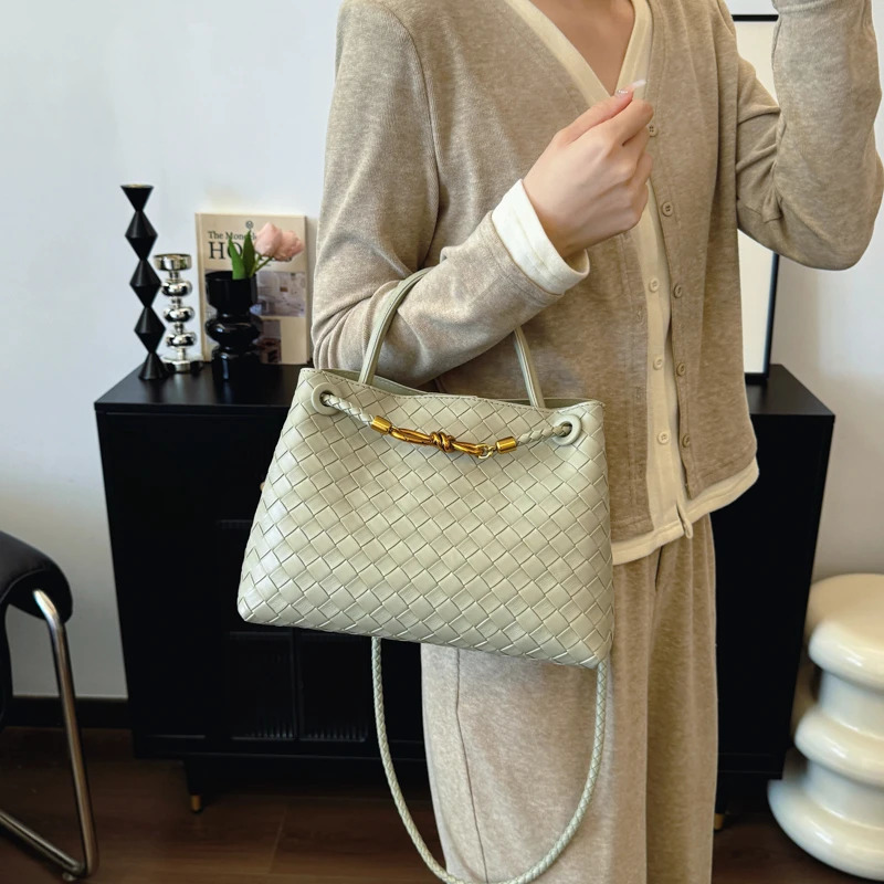 Womens solid color plain weave large capacity daily travel handbag shoulder bag 250411