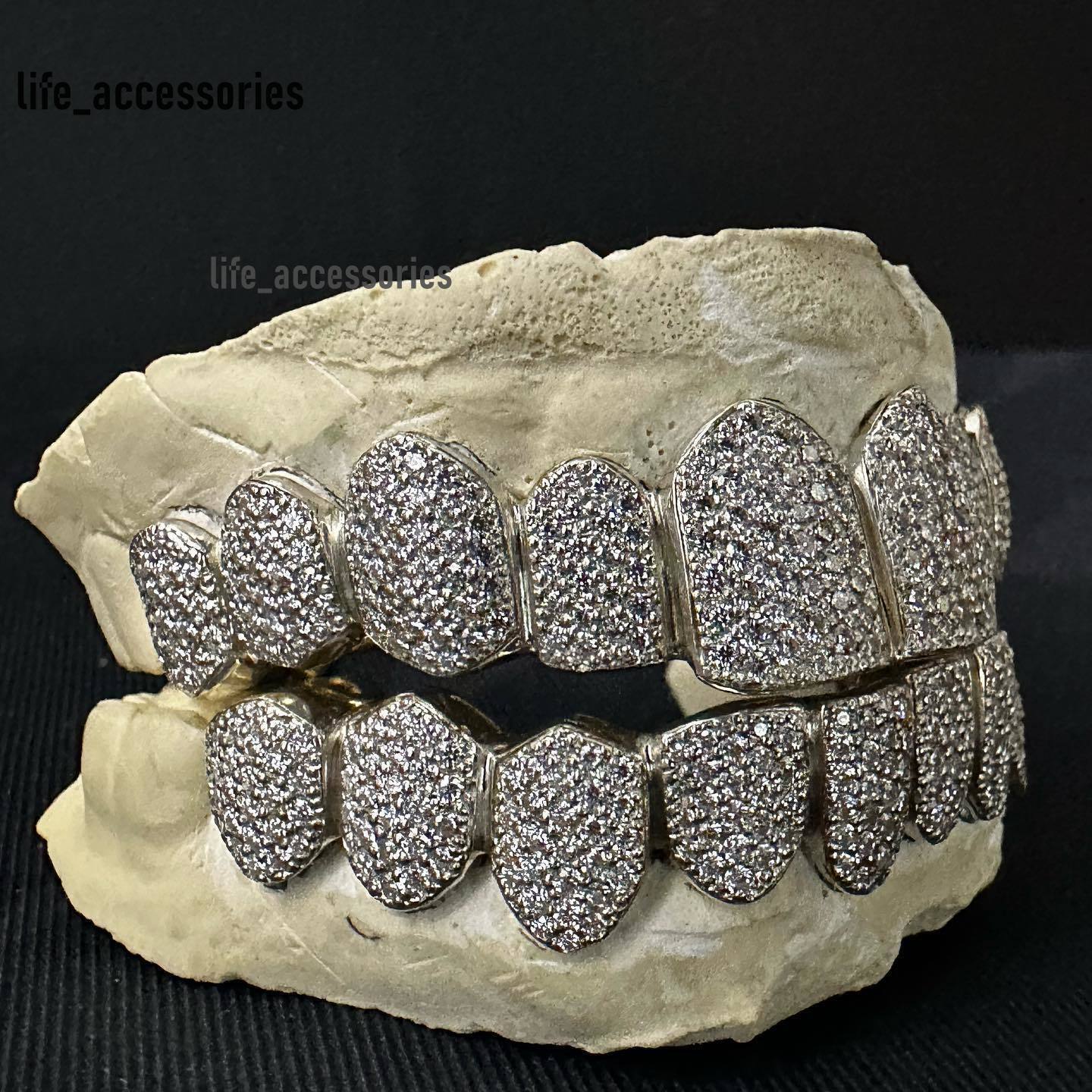 Hand Setting Custom Hiphop Teeth Moissanite Grillz 8 Top 8 Bottom 925 Sterling Silver Moissanite Grillz