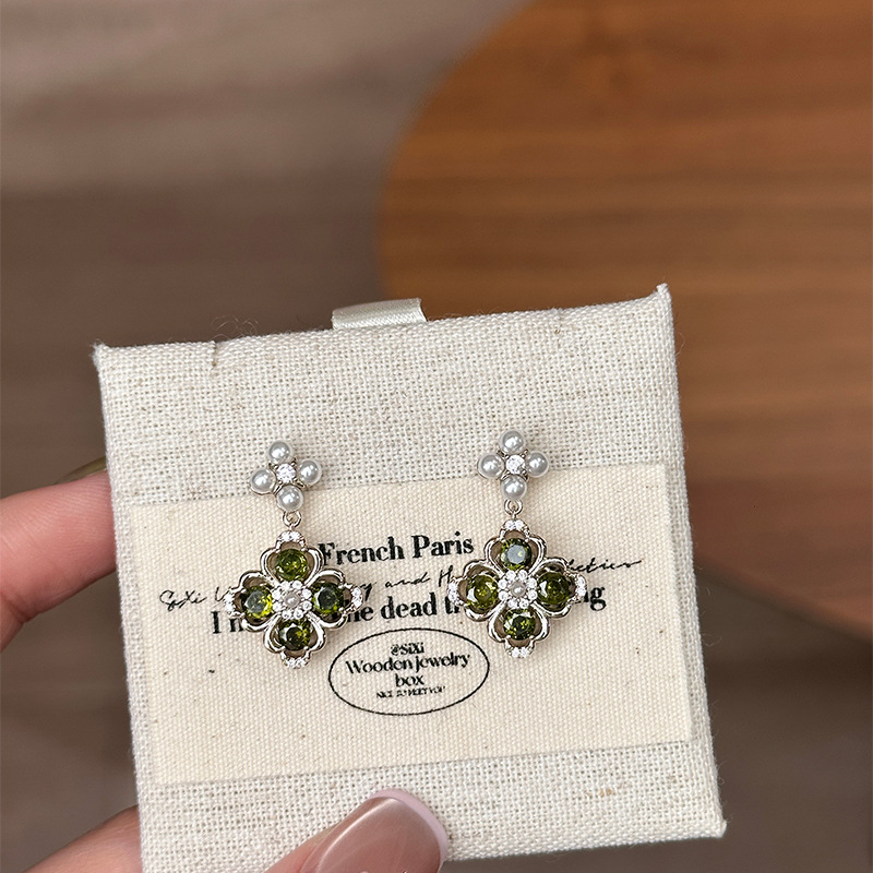 Silver Needle Super Sparkling Zircon Pearl Flower Pendant Vintage Exquisite Temperament Stud Niche High-end Sense Earrings for Women - view 4