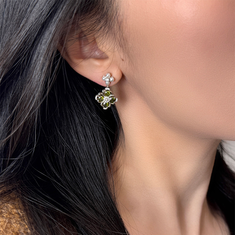 Silver Needle Super Sparkling Zircon Pearl Flower Pendant Vintage Exquisite Temperament Stud Niche High-end Sense Earrings for Women - view 5